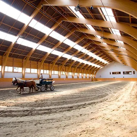 فندق Hetkuti Wellness Es Lovaspark