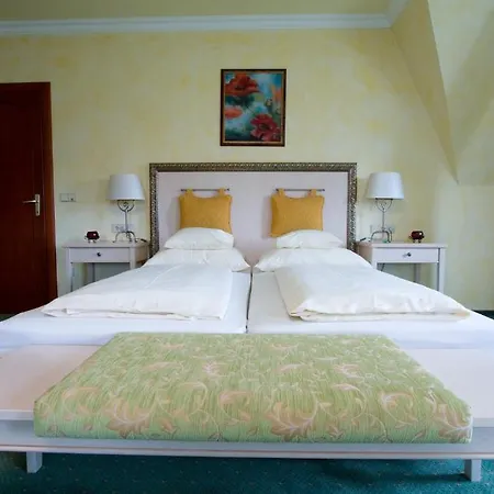 Hetkuti Wellness Es Lovaspark Mór