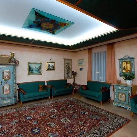 Hetkuti Wellness Es Lovaspark فندق