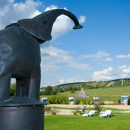 فندق Hetkuti Wellness Es Lovaspark 3*