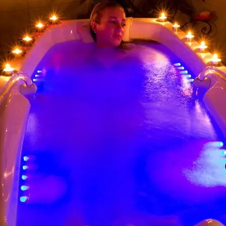 Hetkuti Wellness Es Lovaspark 3* Mór