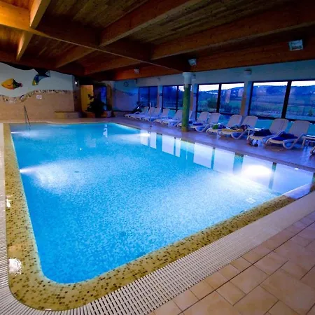 Hetkuti Wellness Es Lovaspark فندق Mór