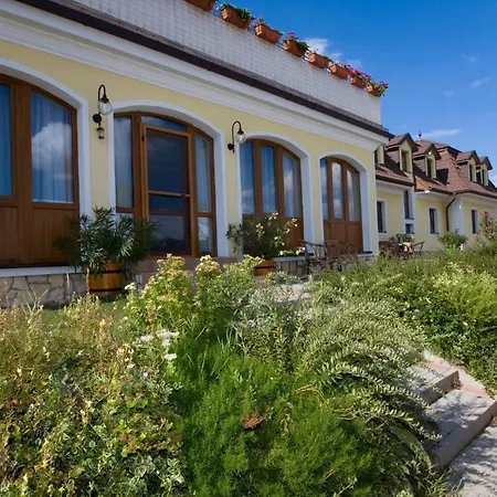 Hetkuti Wellness Es Lovaspark