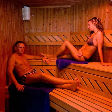 فندق Hetkuti Wellness Es Lovaspark