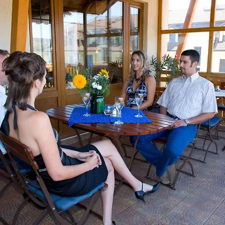 Hetkuti Wellness Es Lovaspark فندق Mór